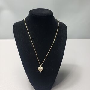 Beautiful gold tone heart necklace